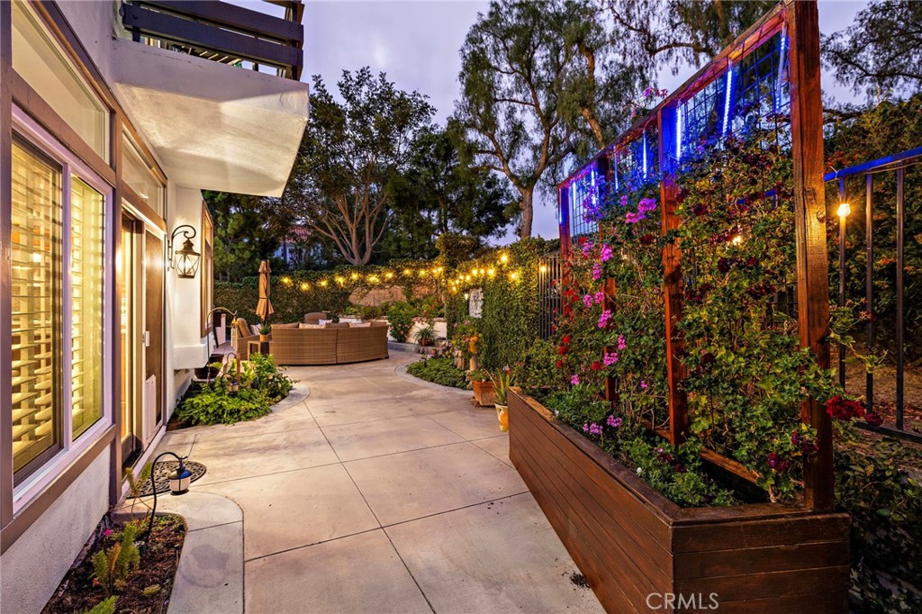 5 Glastonbury Pl