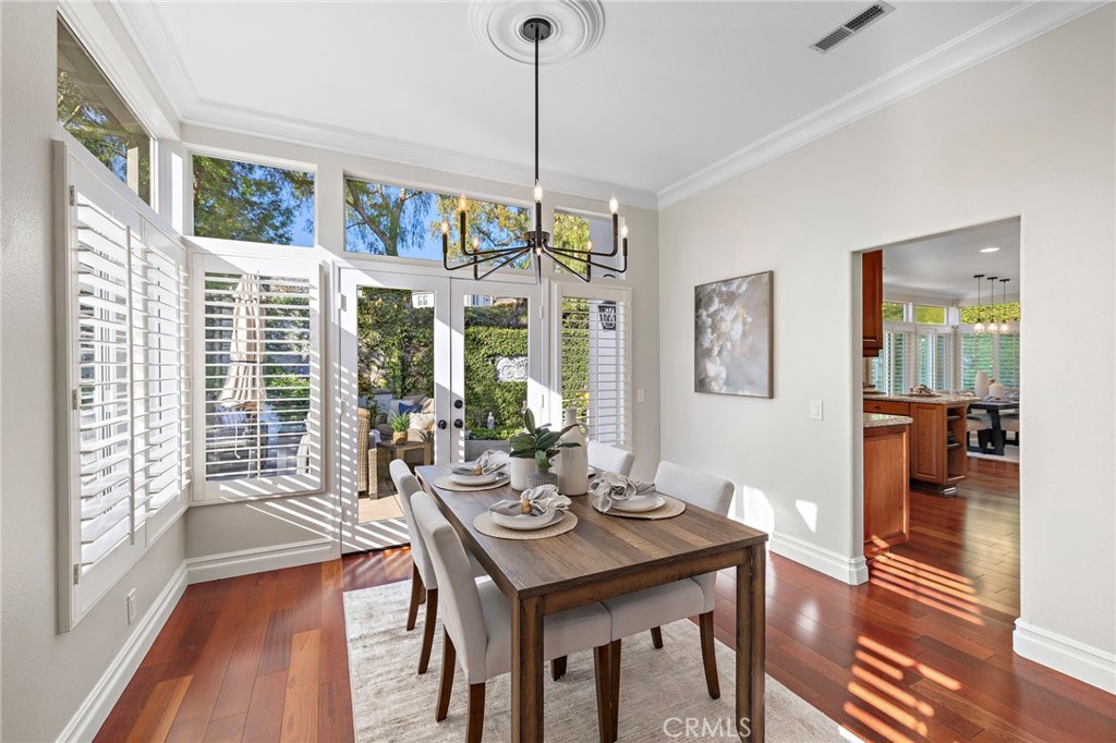 5 Glastonbury Pl