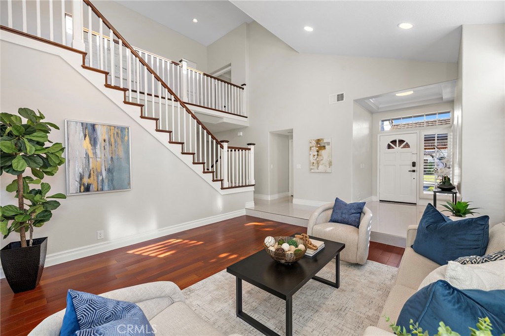 5 Glastonbury Pl