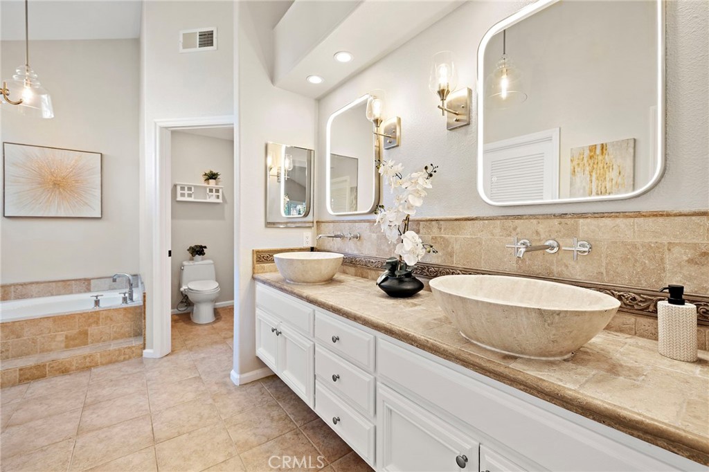 5 Glastonbury Pl