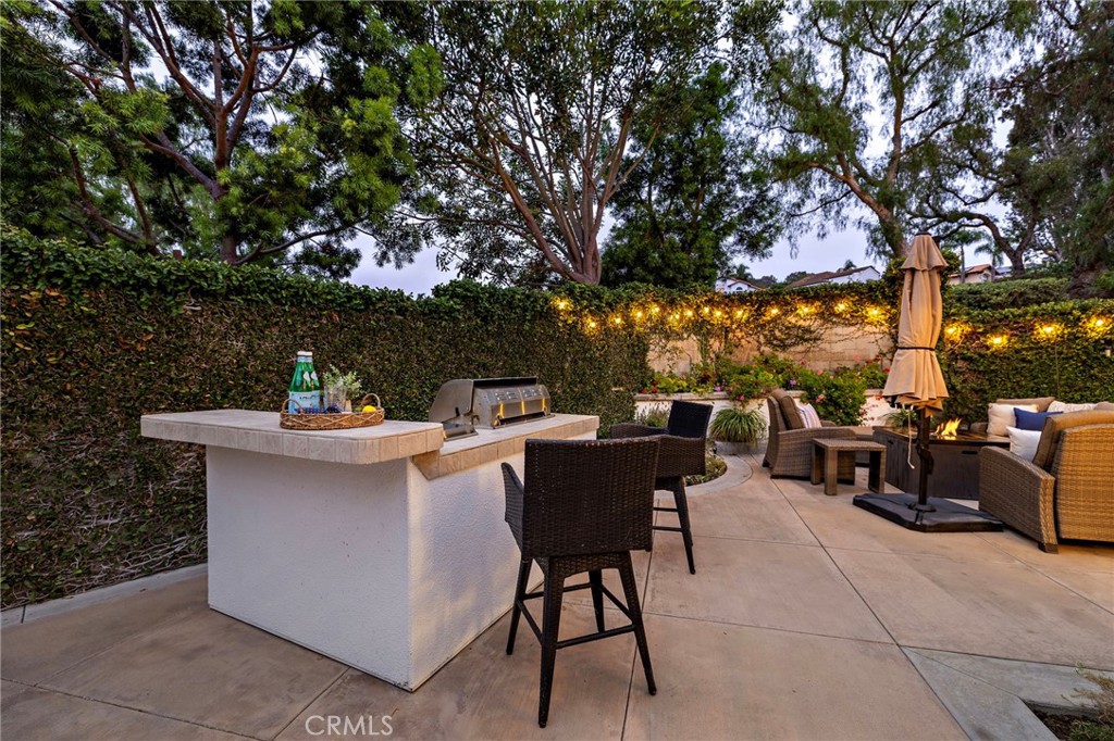 5 Glastonbury Pl