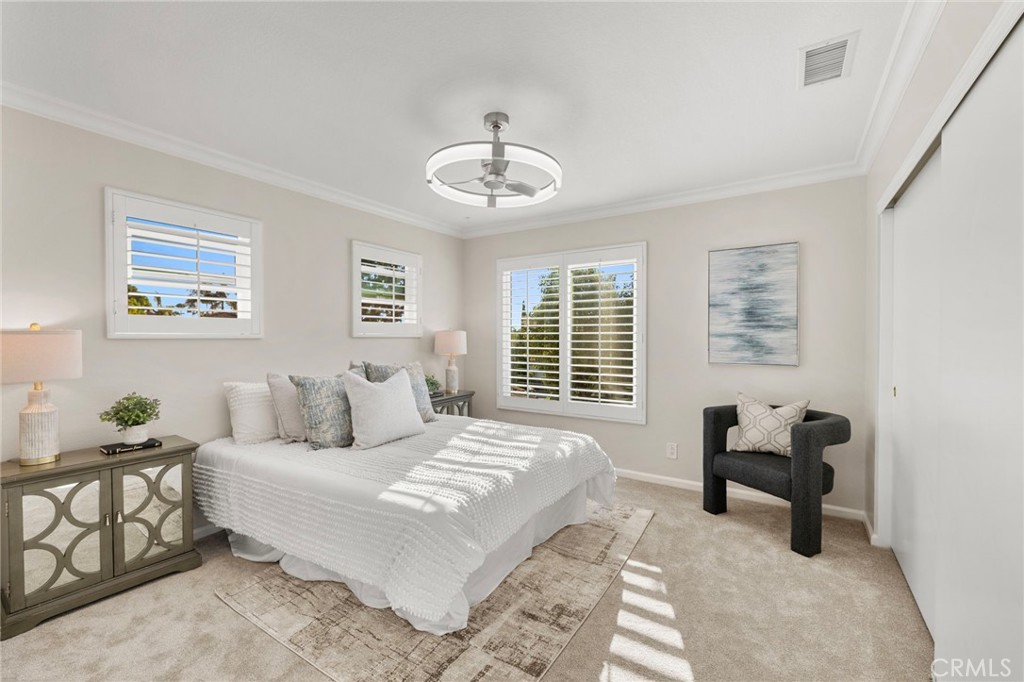 5 Glastonbury Pl