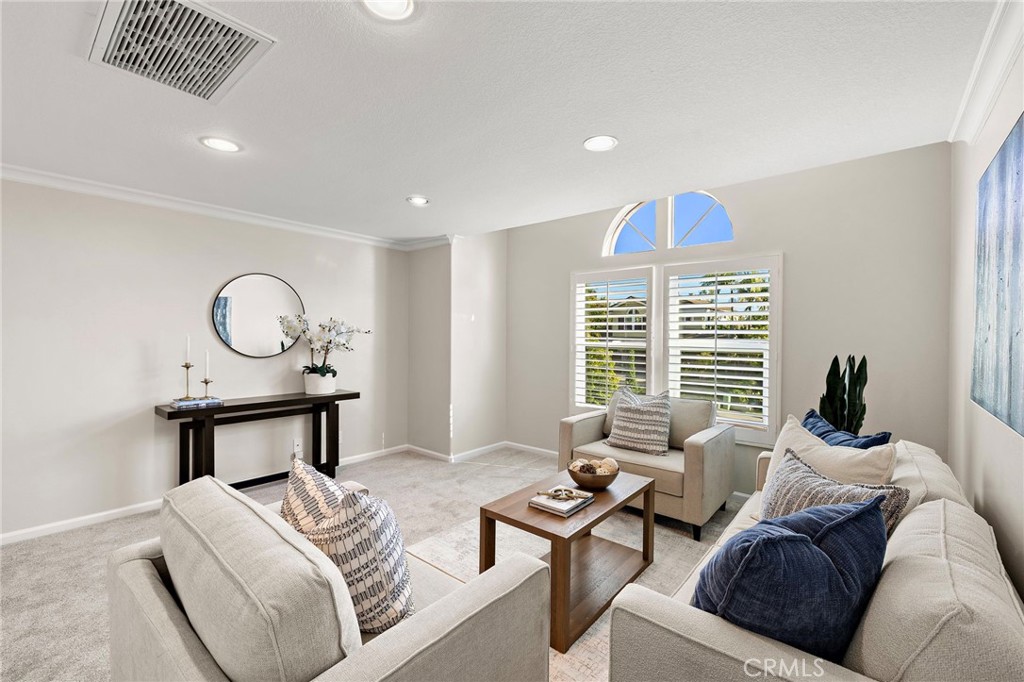5 Glastonbury Pl