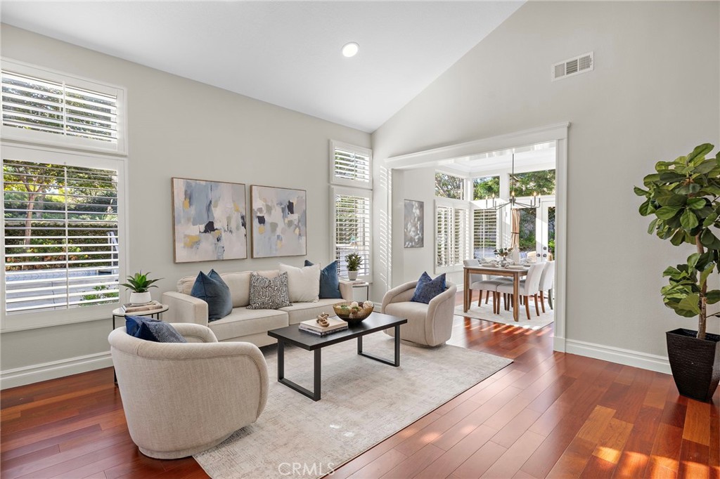 5 Glastonbury Pl