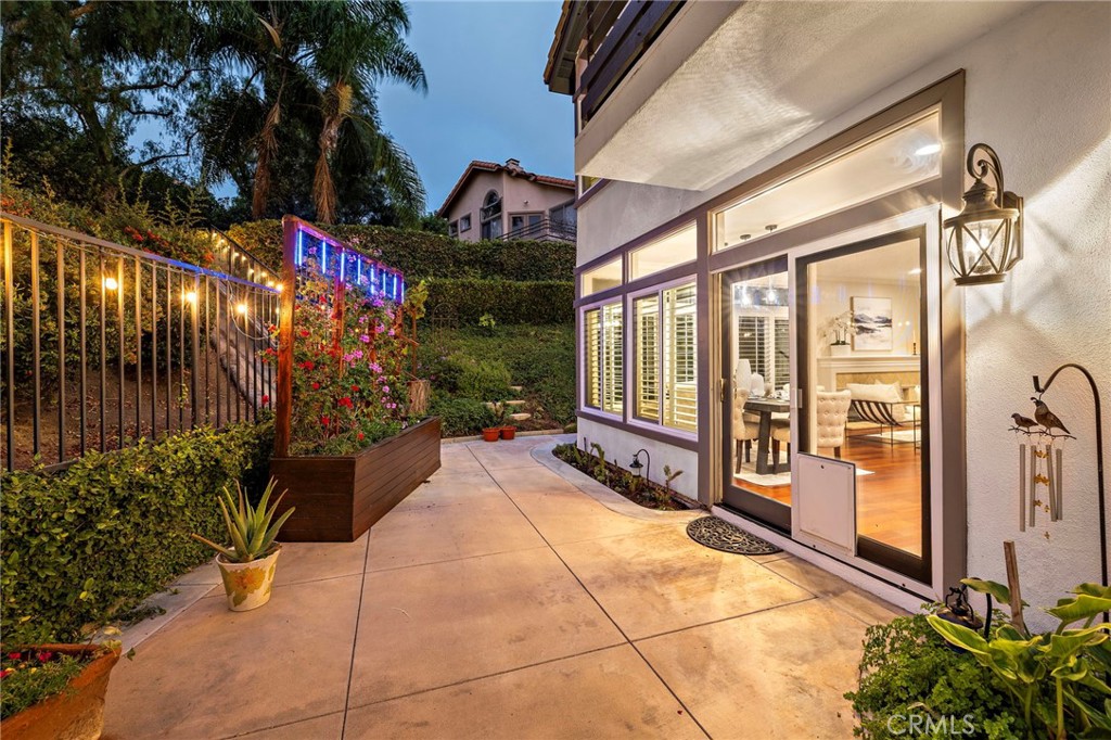 5 Glastonbury Pl