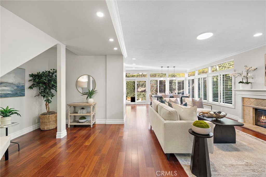 5 Glastonbury Pl