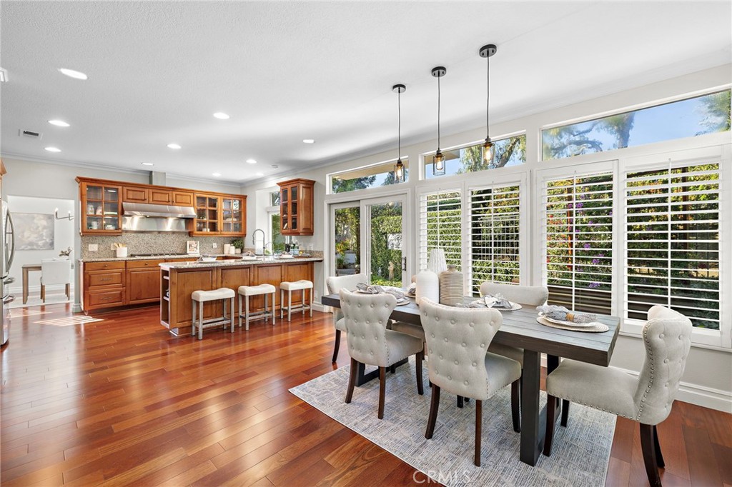 5 Glastonbury Pl