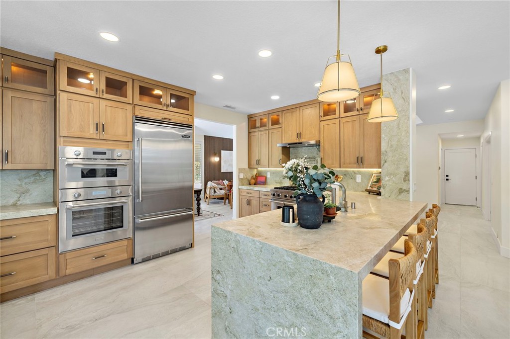 15 Glastonbury Pl