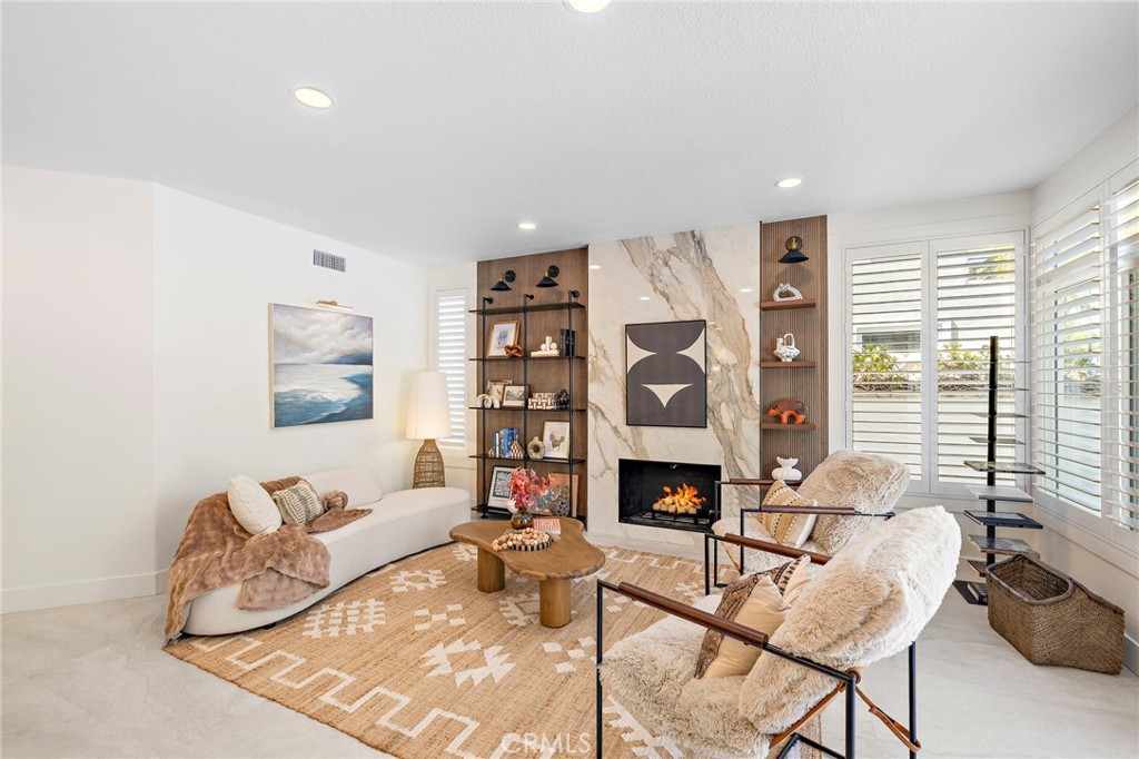 15 Glastonbury Pl