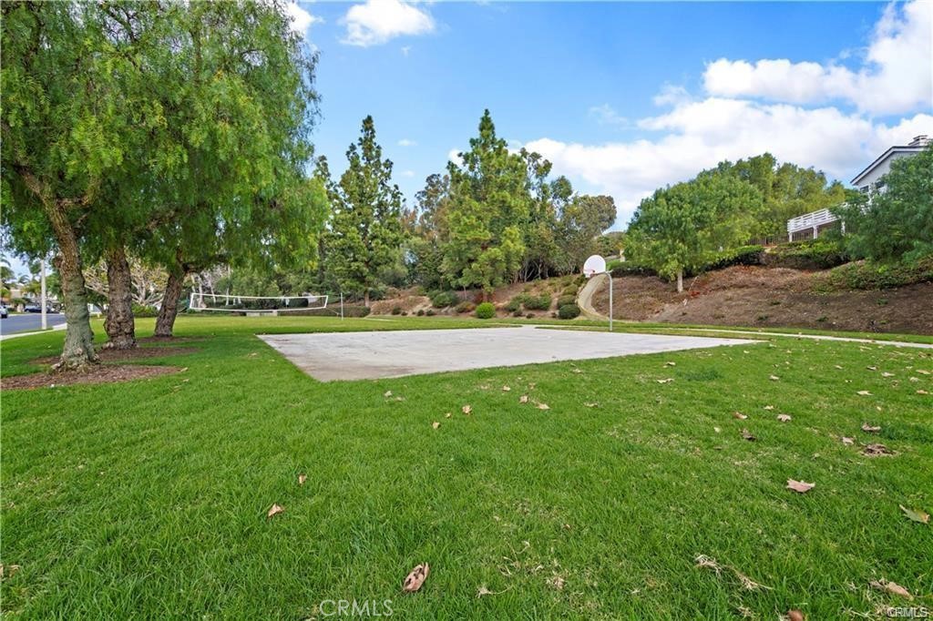 15 Glastonbury Pl