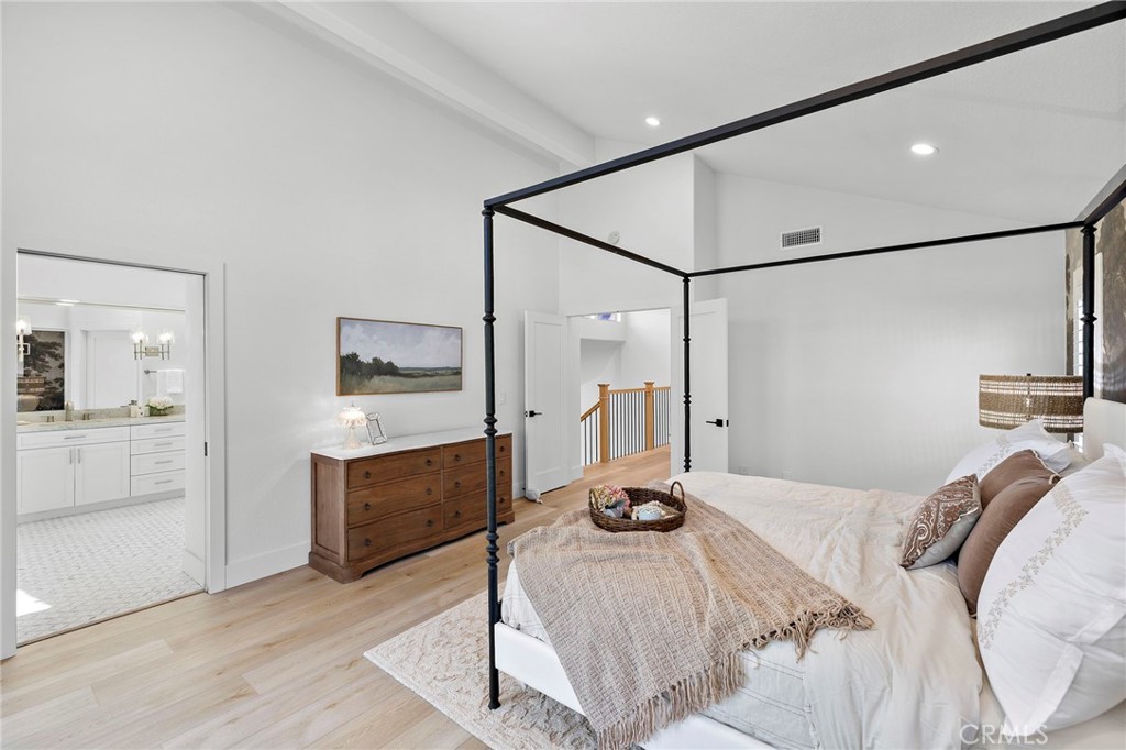 15 Glastonbury Pl