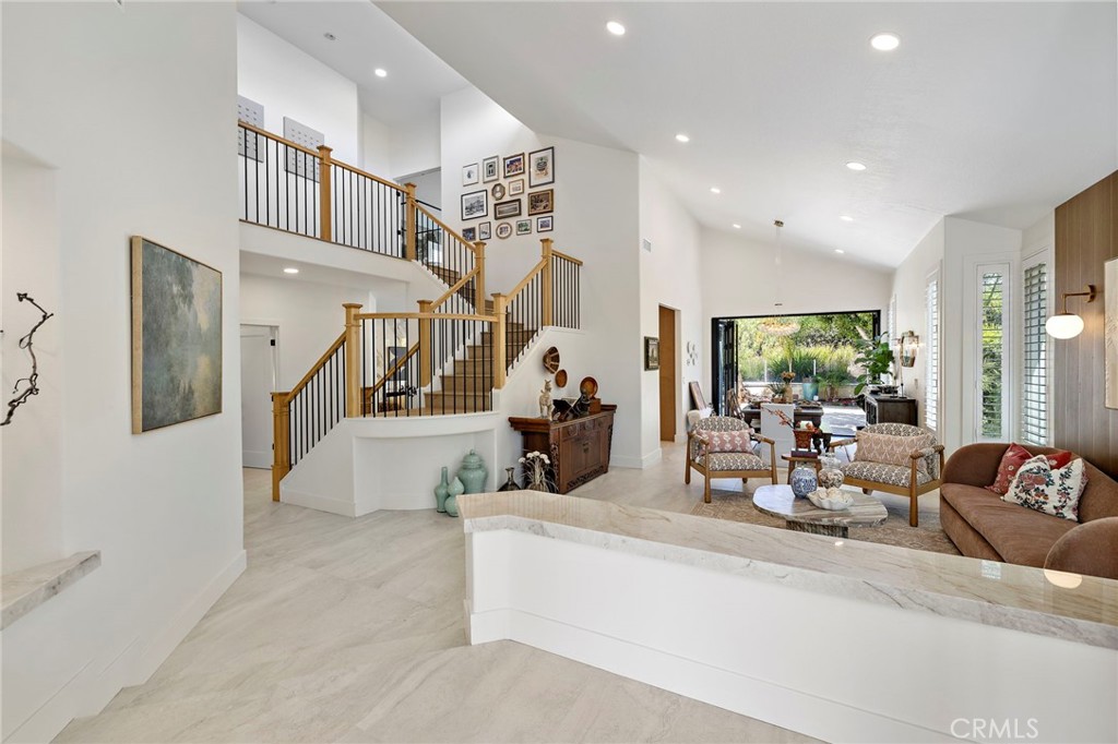 15 Glastonbury Pl