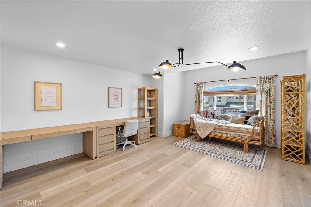 15 Glastonbury Pl