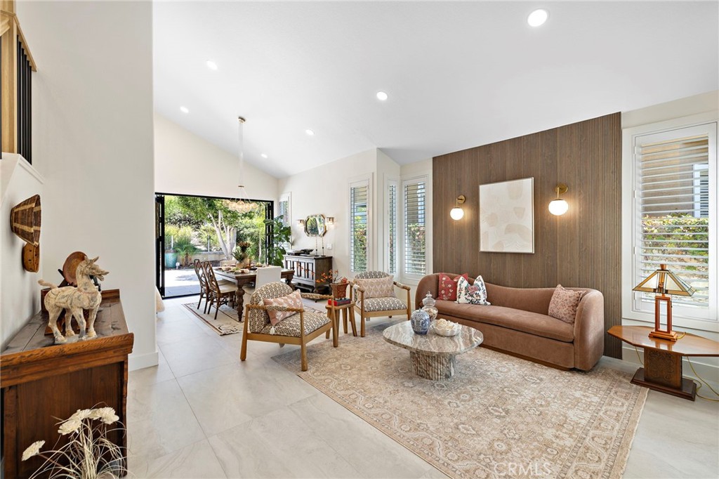 15 Glastonbury Pl