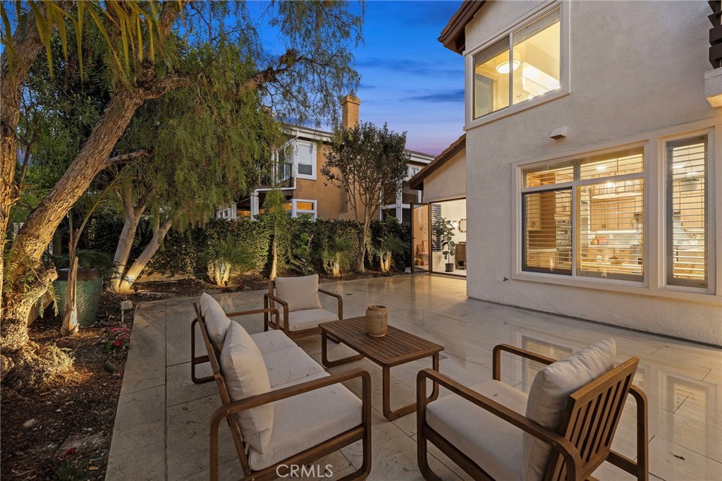 15 Glastonbury Pl