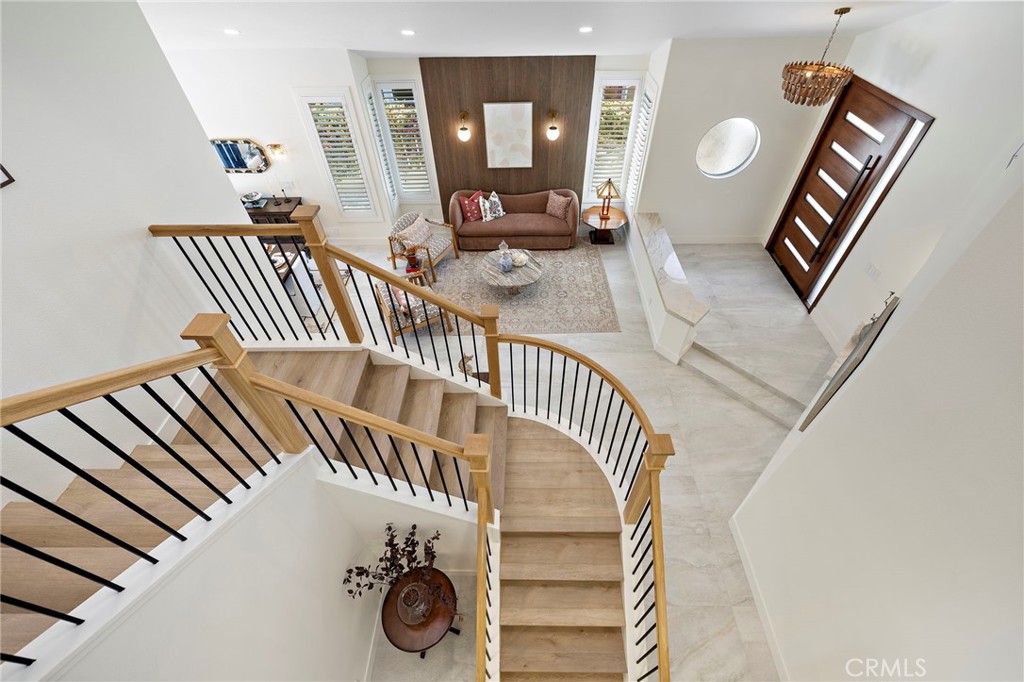 15 Glastonbury Pl