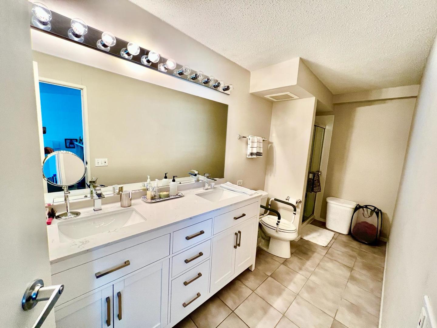 1720 Maple Avenue Unit: 1320