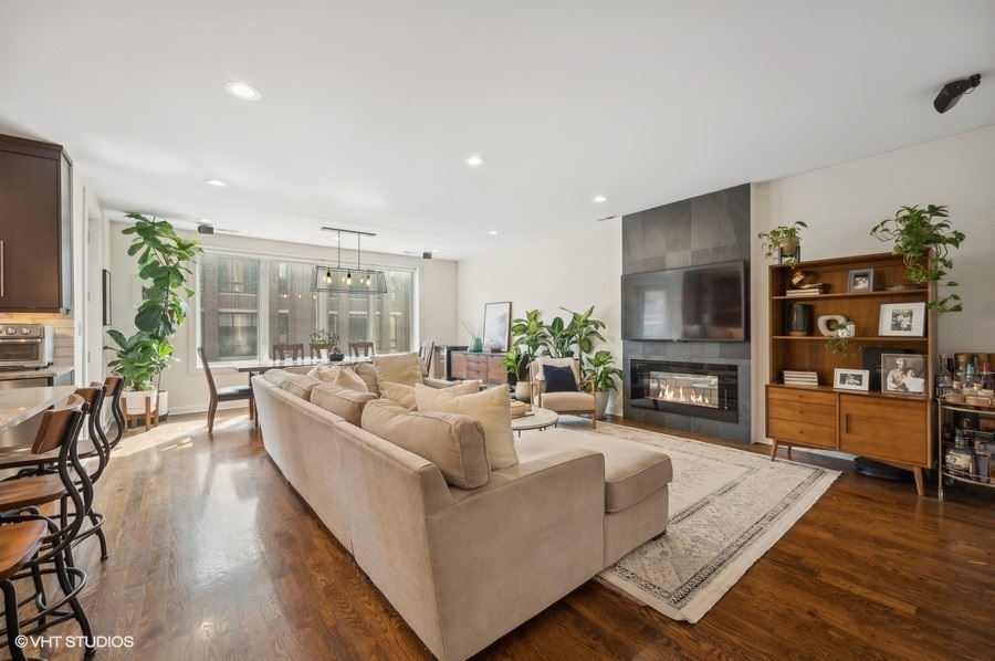 1600 N Bell Avenue Unit: 2A