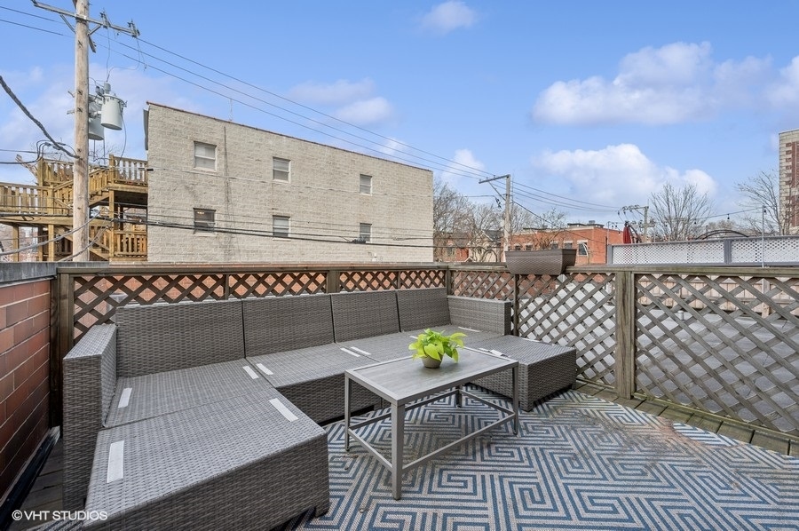 1600 N Bell Avenue Unit: 2A