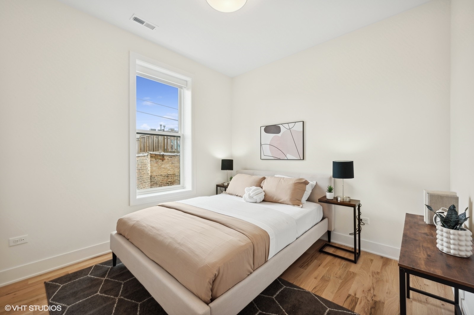 3615 N Wilton Avenue Unit: 1