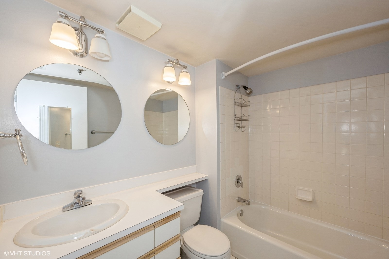 1300 W ALTGELD Street Unit: 126