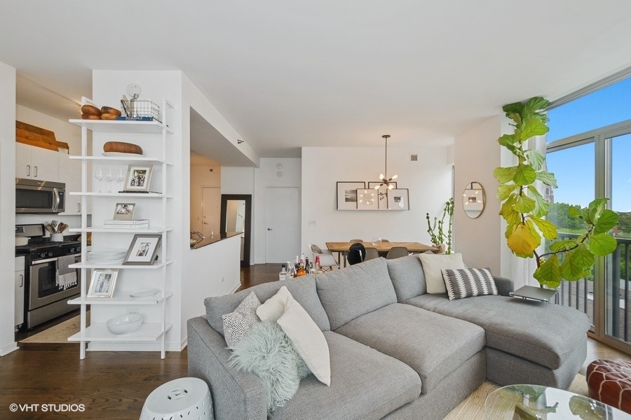 1546 N Orleans Street Unit: 805