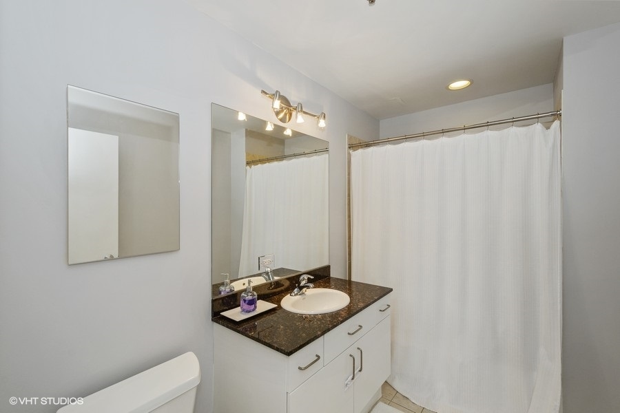1546 N Orleans Street Unit: 805