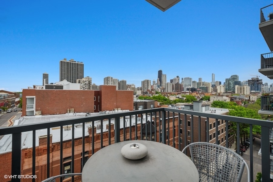 1546 N Orleans Street Unit: 805