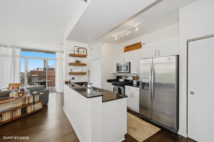 1546 N Orleans Street Unit: 805