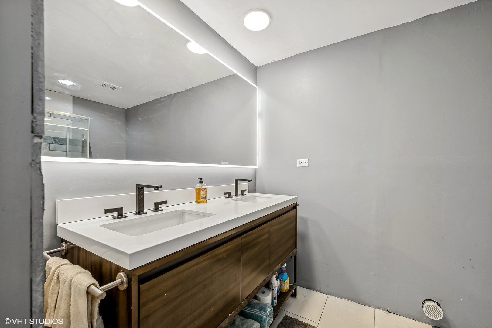 6032 S Michigan Avenue