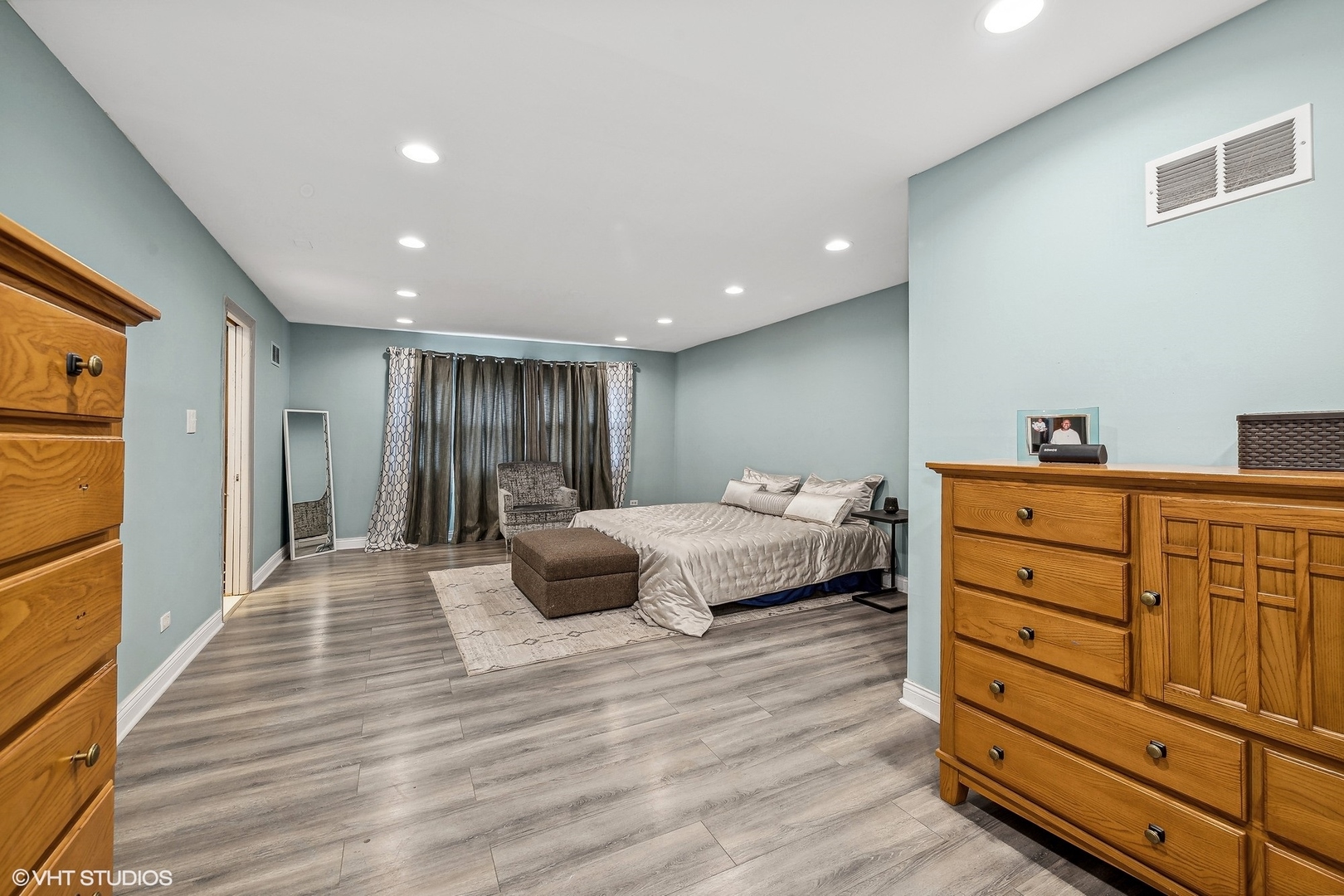 6032 S Michigan Avenue