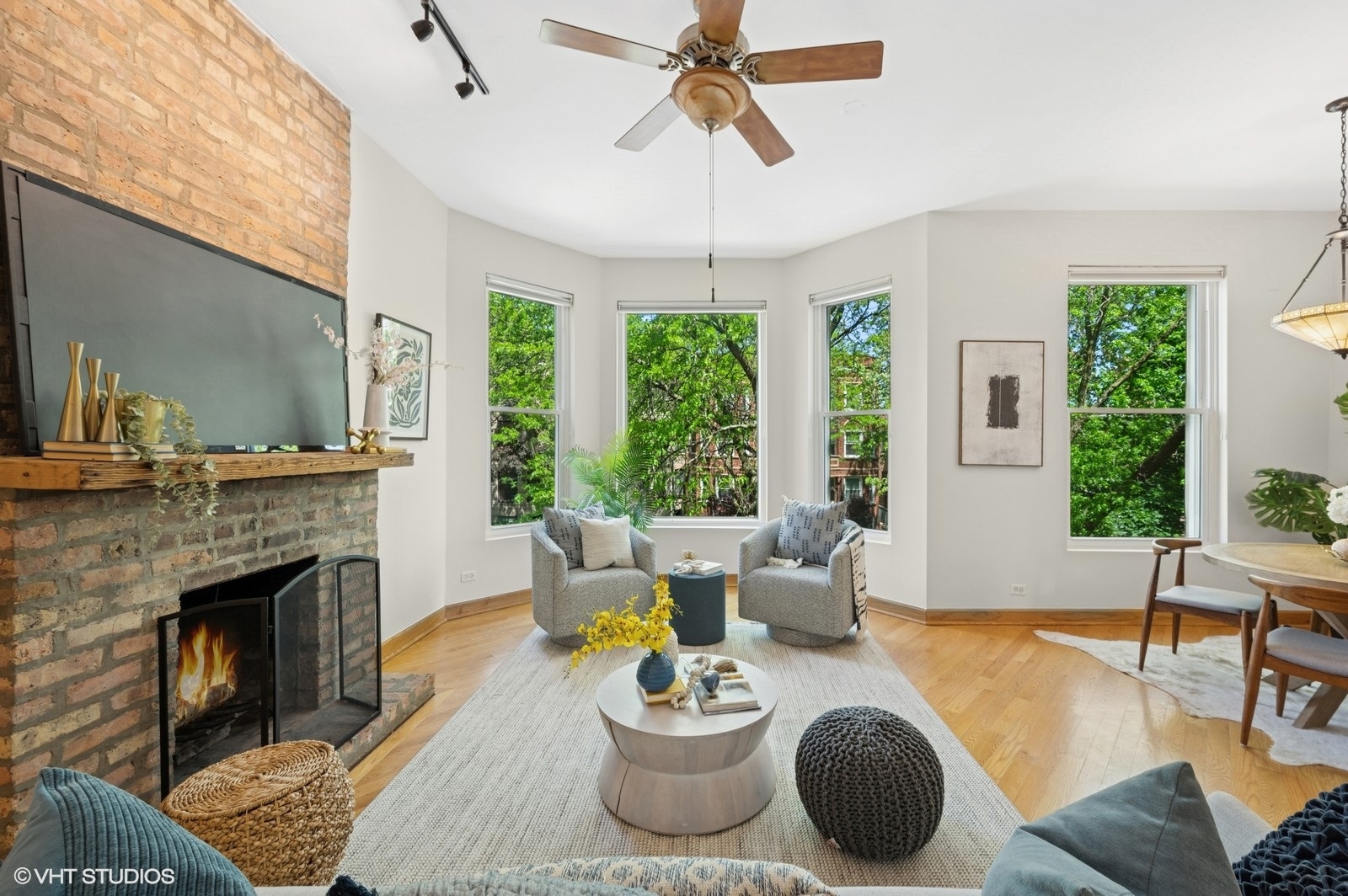 1433 W Cuyler Avenue Unit: 2W