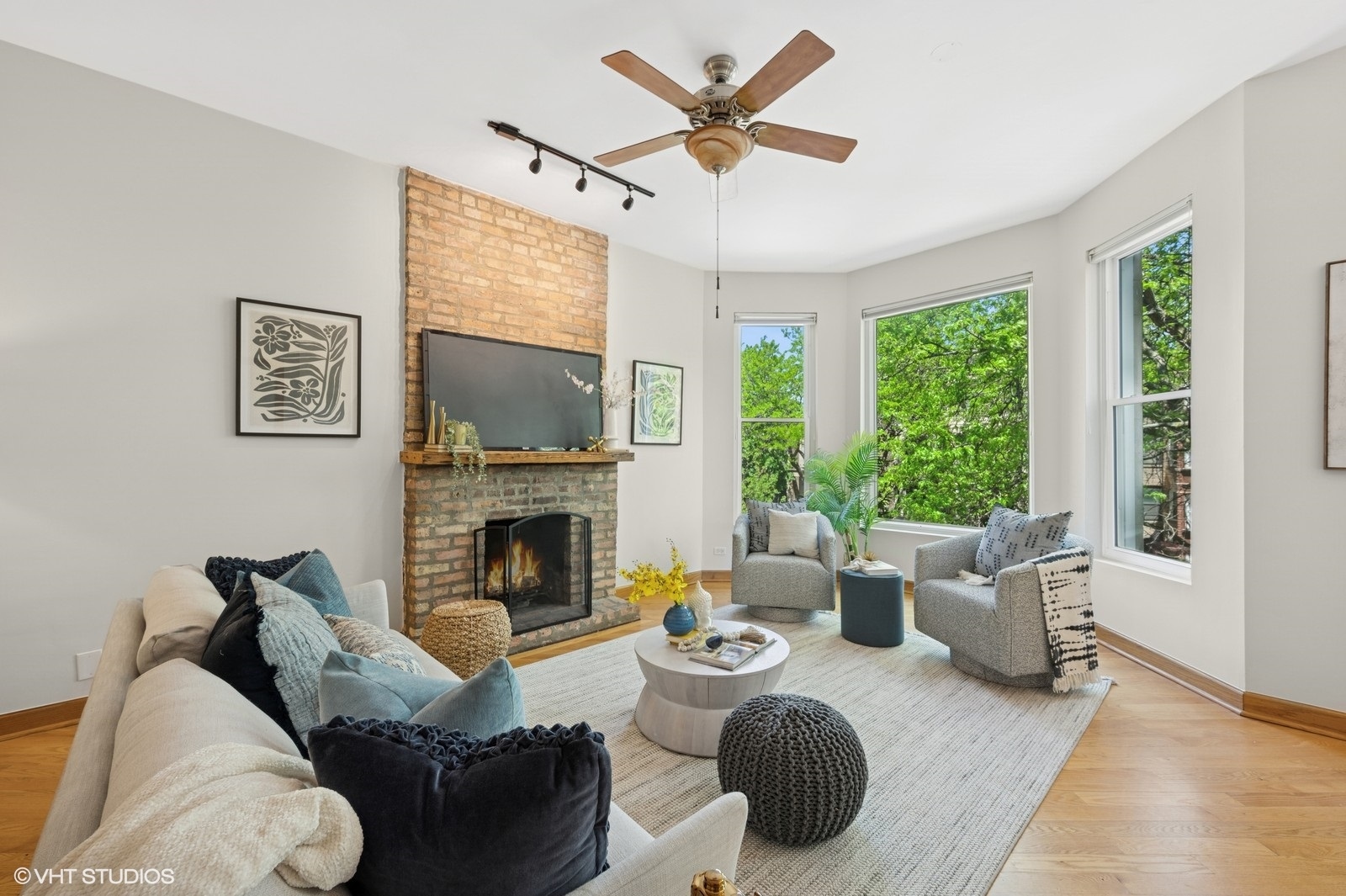 1433 W Cuyler Avenue Unit: 2W