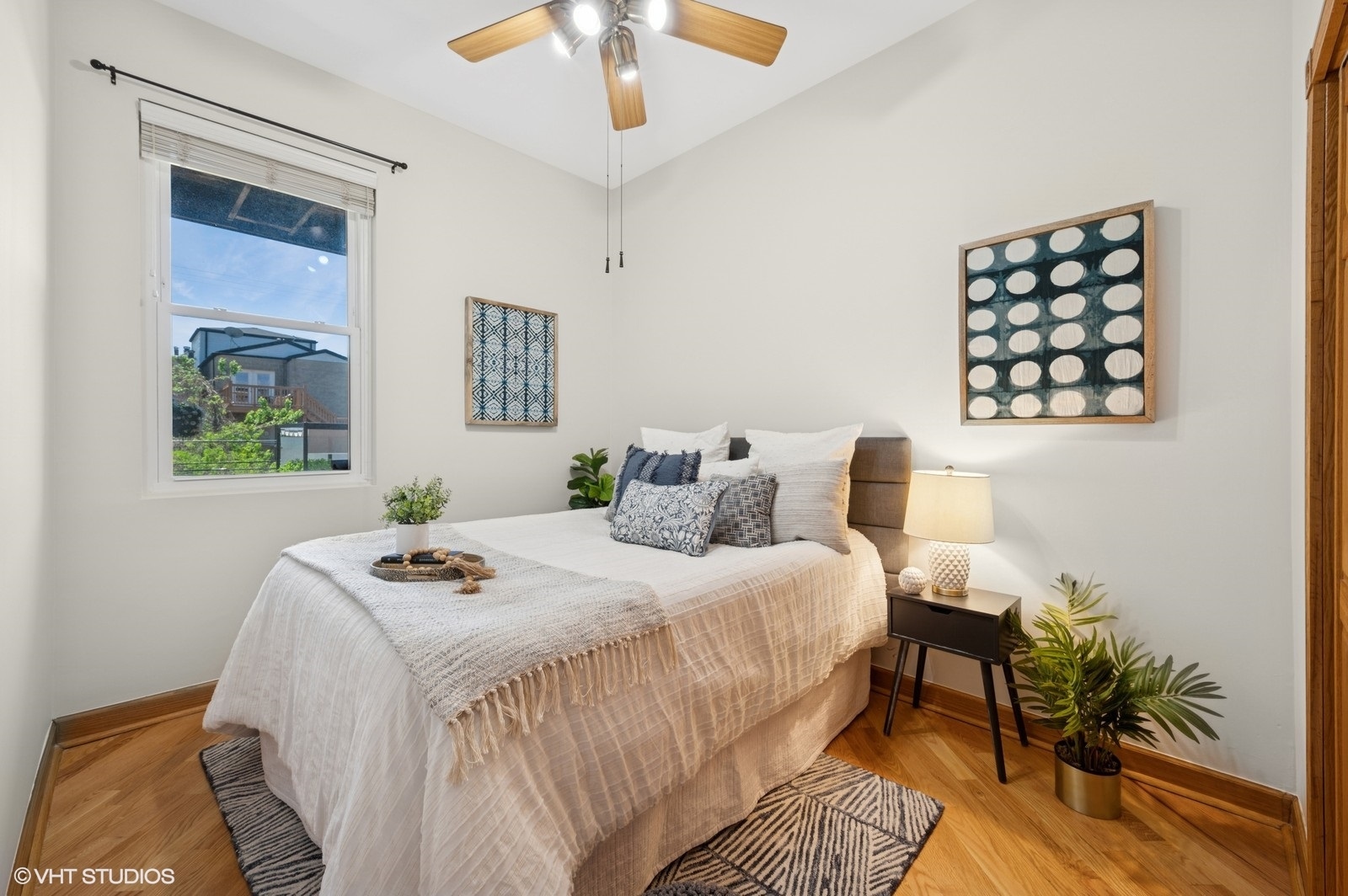 1433 W Cuyler Avenue Unit: 2W