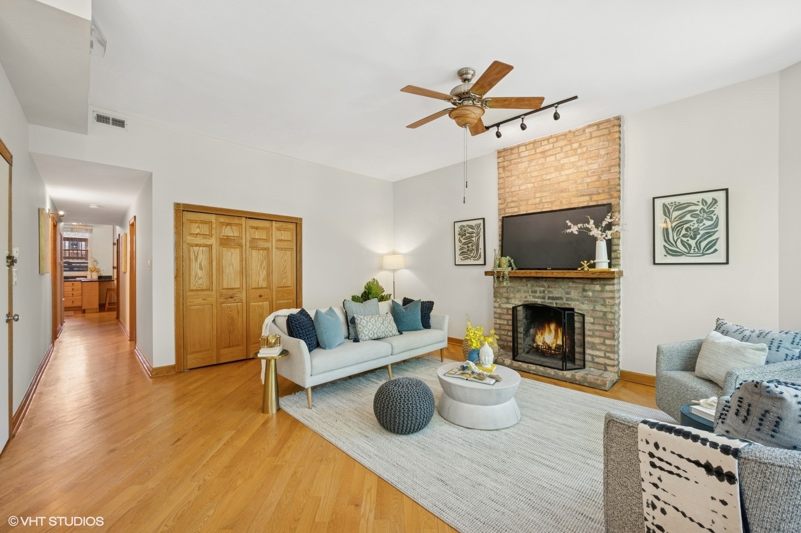 1433 W Cuyler Avenue Unit: 2W