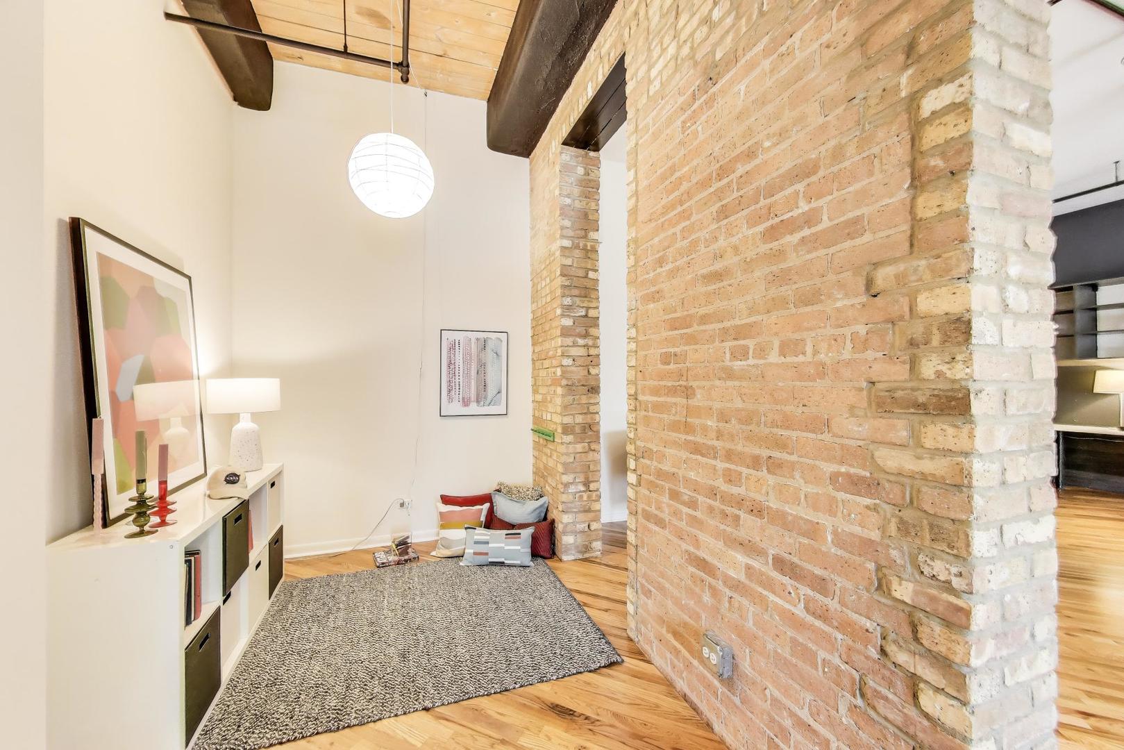 1728 N Damen Avenue Unit: 215