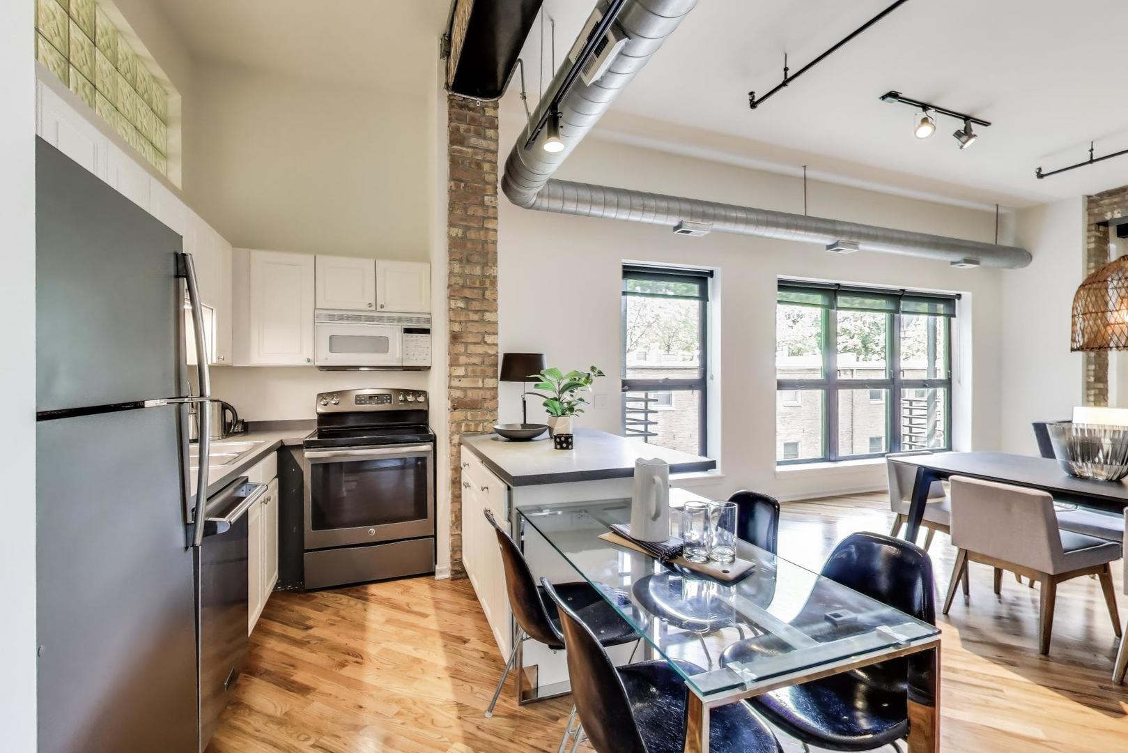 1728 N Damen Avenue Unit: 215