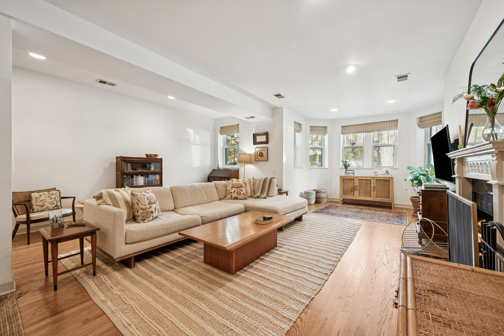 2027 W Pierce Avenue Unit: 1E