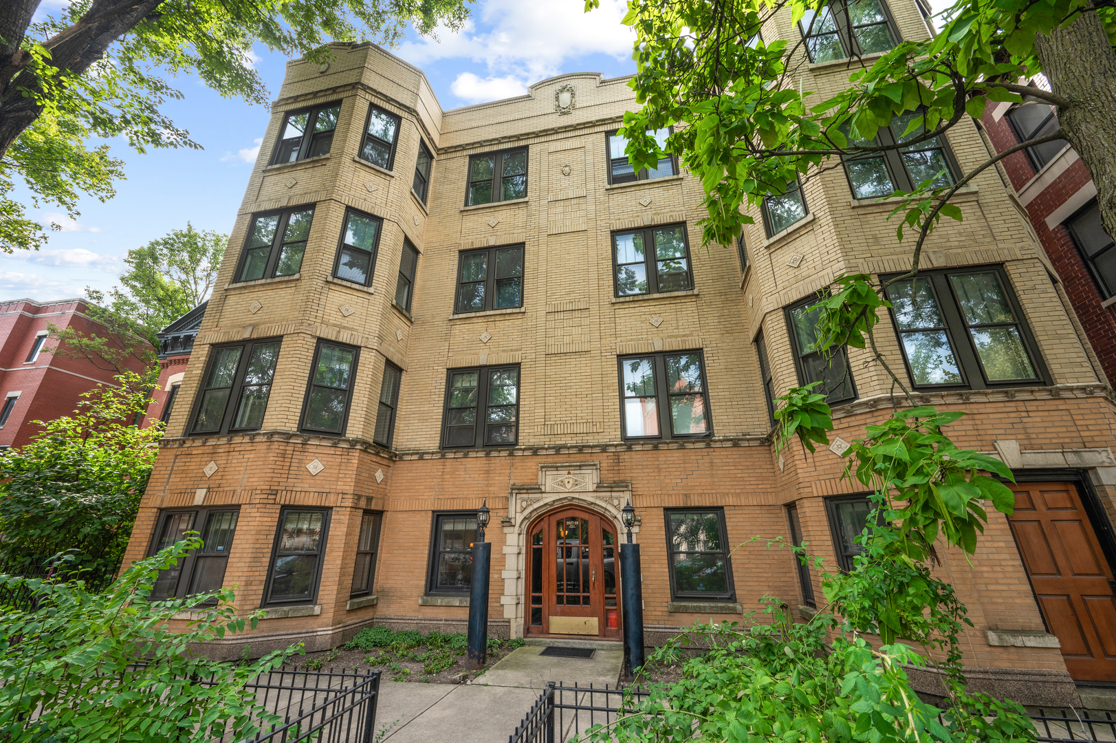 2027 W Pierce Avenue Unit: 1E