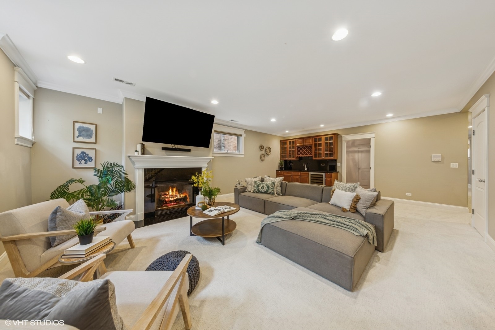 1244 W Cornelia Avenue Unit: 1