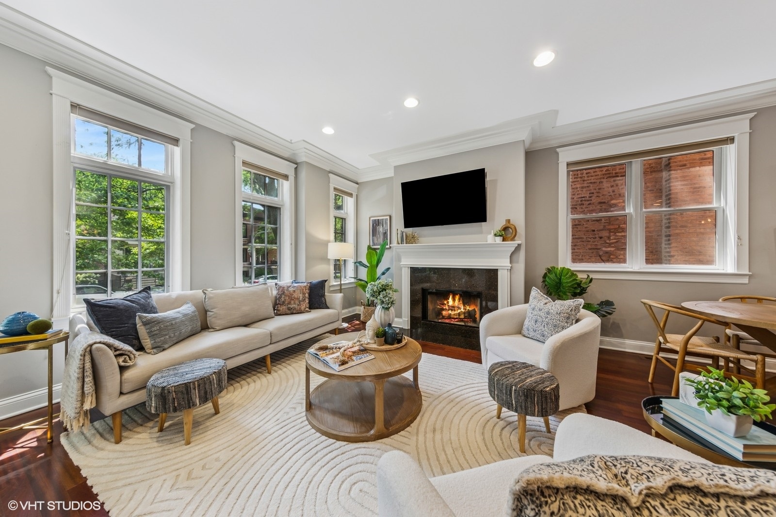 1244 W Cornelia Avenue Unit: 1