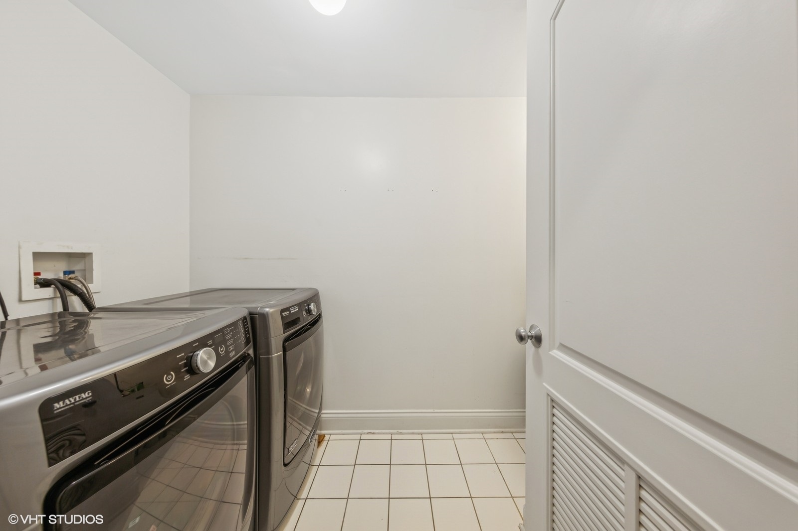1244 W Cornelia Avenue Unit: 1