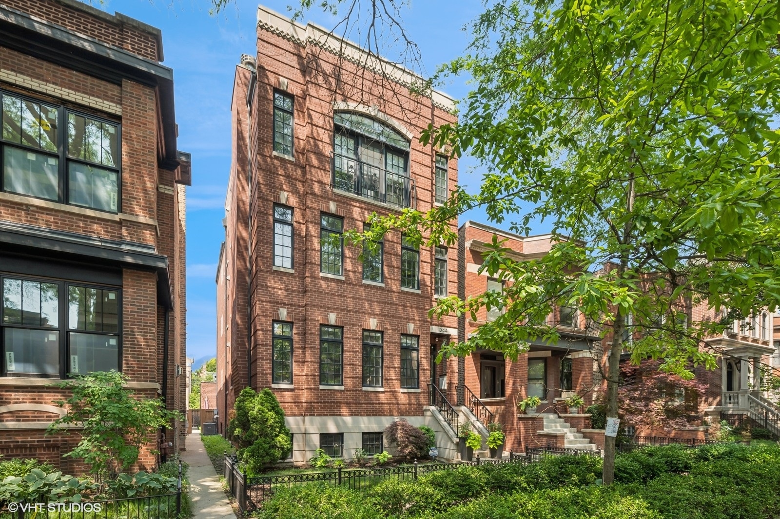 1244 W Cornelia Avenue Unit: 1