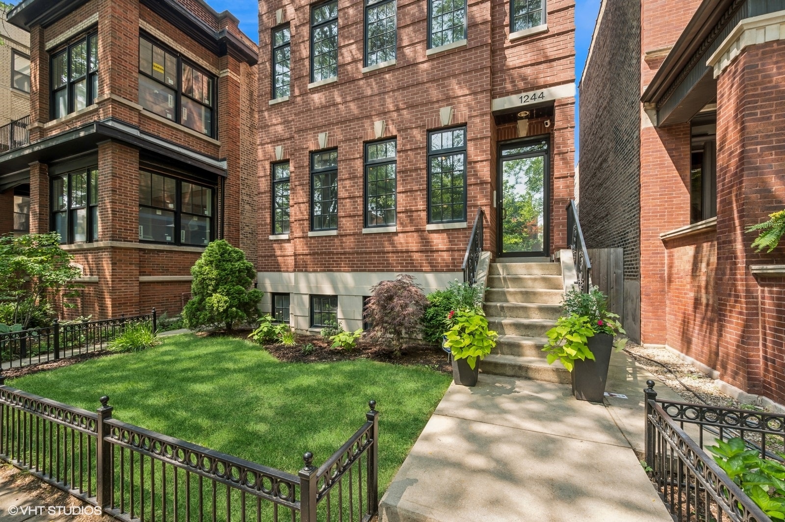 1244 W Cornelia Avenue Unit: 1