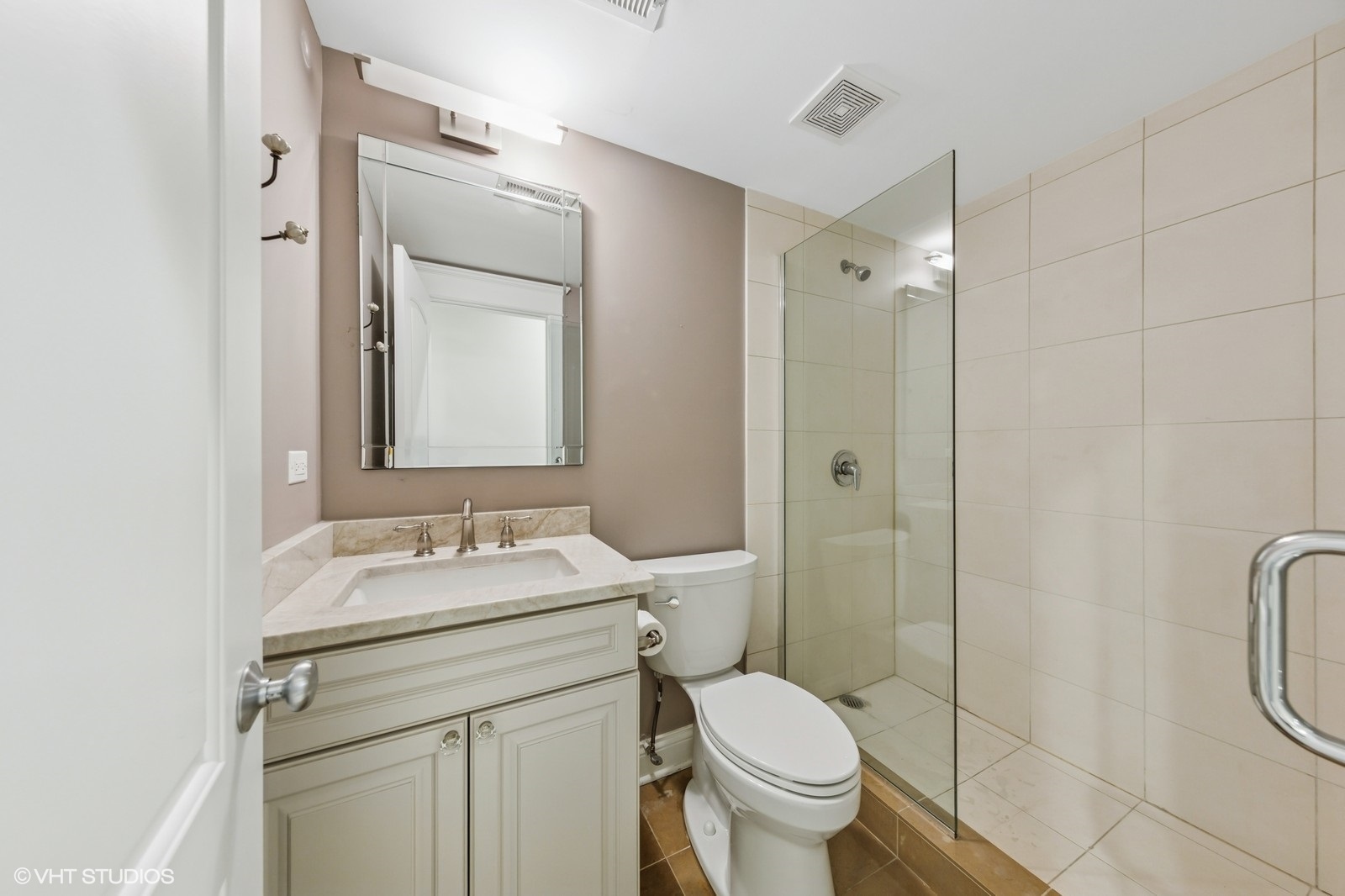 1244 W Cornelia Avenue Unit: 1