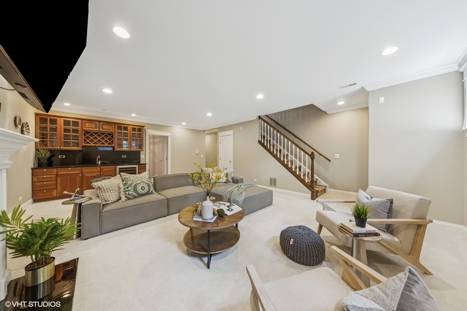 1244 W Cornelia Avenue Unit: 1