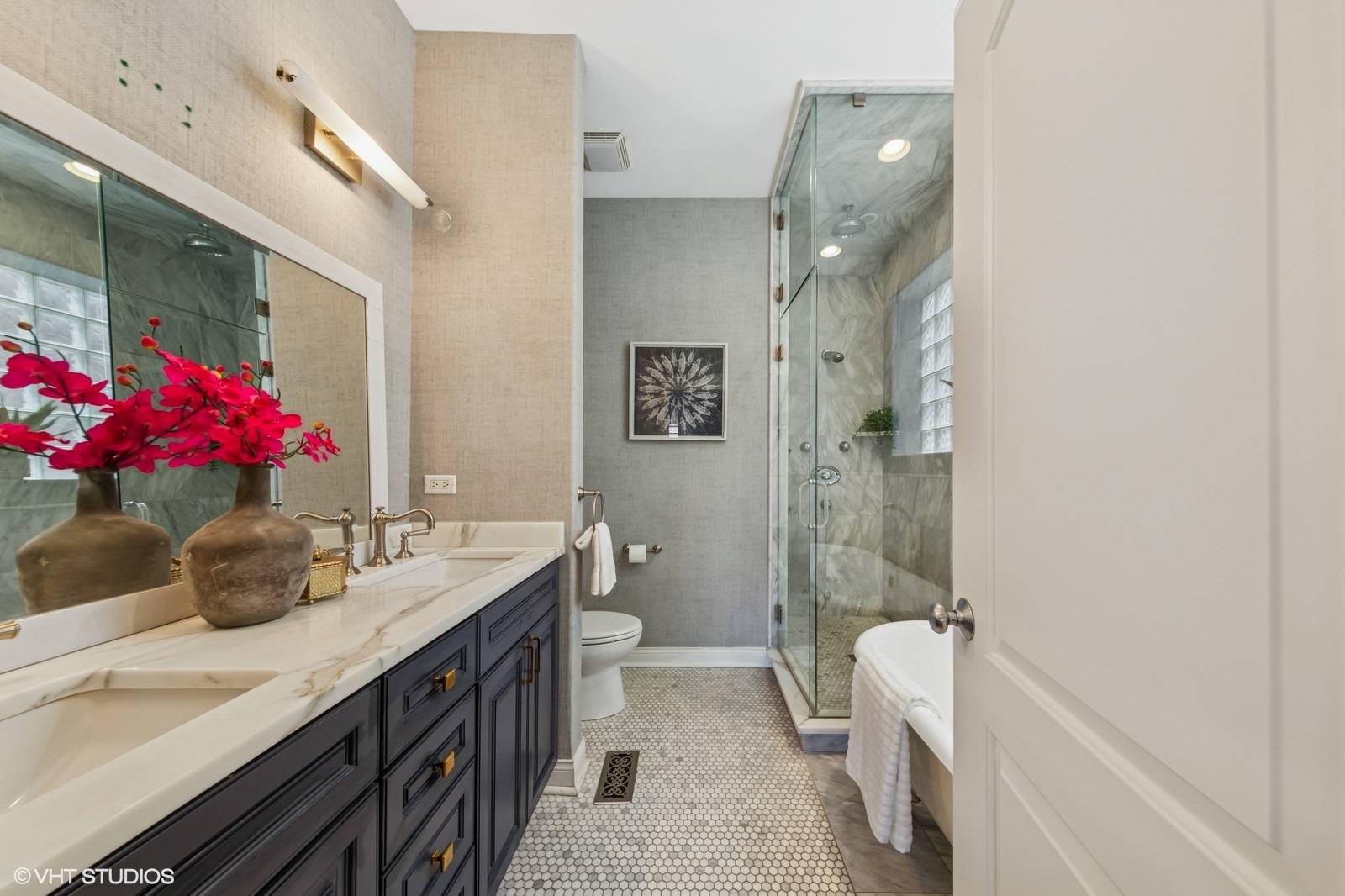 1244 W Cornelia Avenue Unit: 1