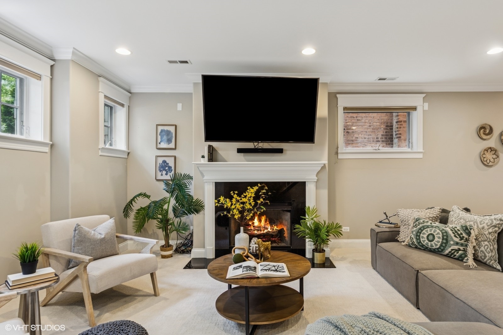 1244 W Cornelia Avenue Unit: 1