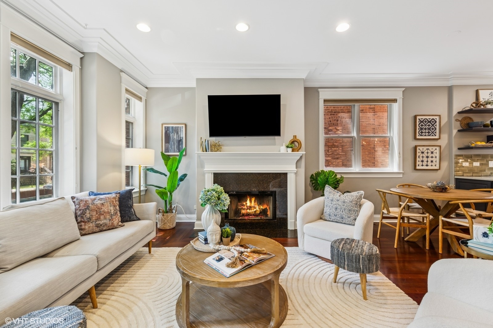 1244 W Cornelia Avenue Unit: 1