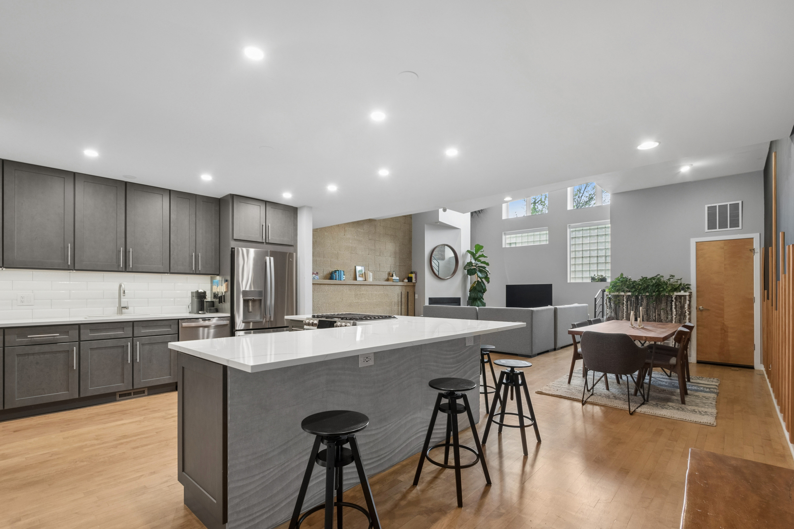 1705 N CLYBOURN Avenue Unit: G